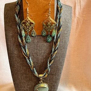 Luxurious Gold and Green Necklace Set